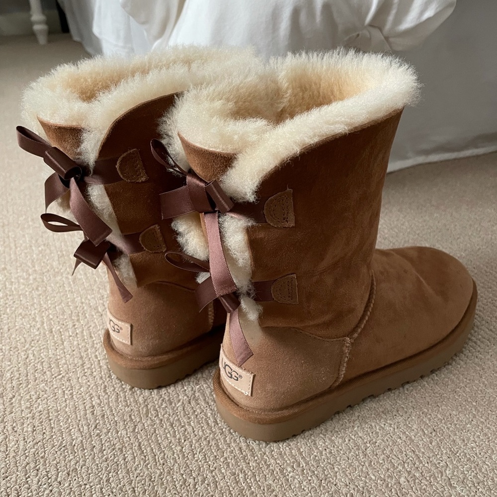 COPY - Ugg’s with bows!!